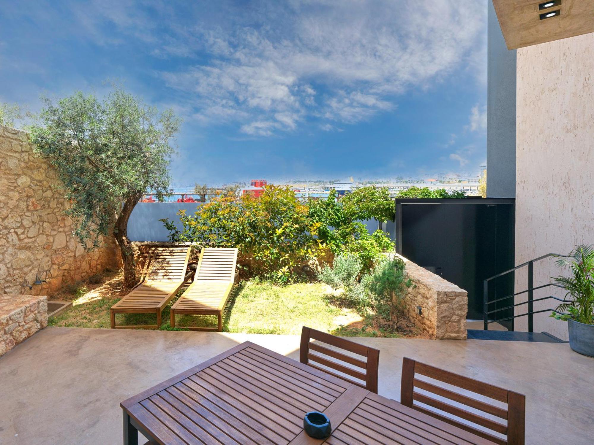 Sea View Garden Suites Pireus Exteriör bild